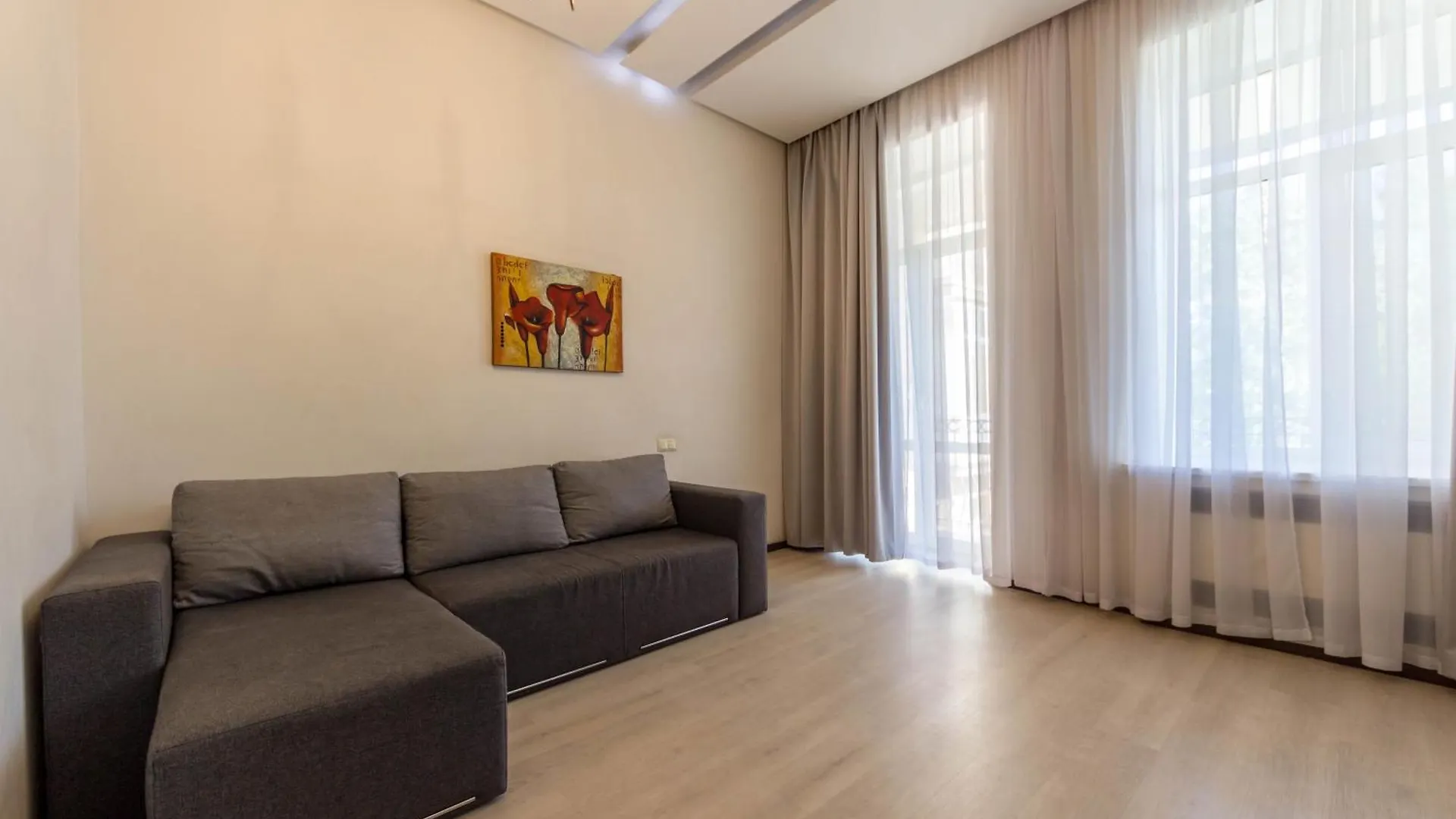 Dayflat Apartments On Mykhailivs'Ka Kiev Ukraine