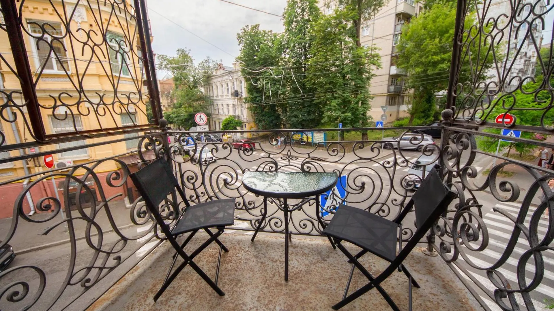 Dayflat Apartments On Mykhailivs'Ka Kiev